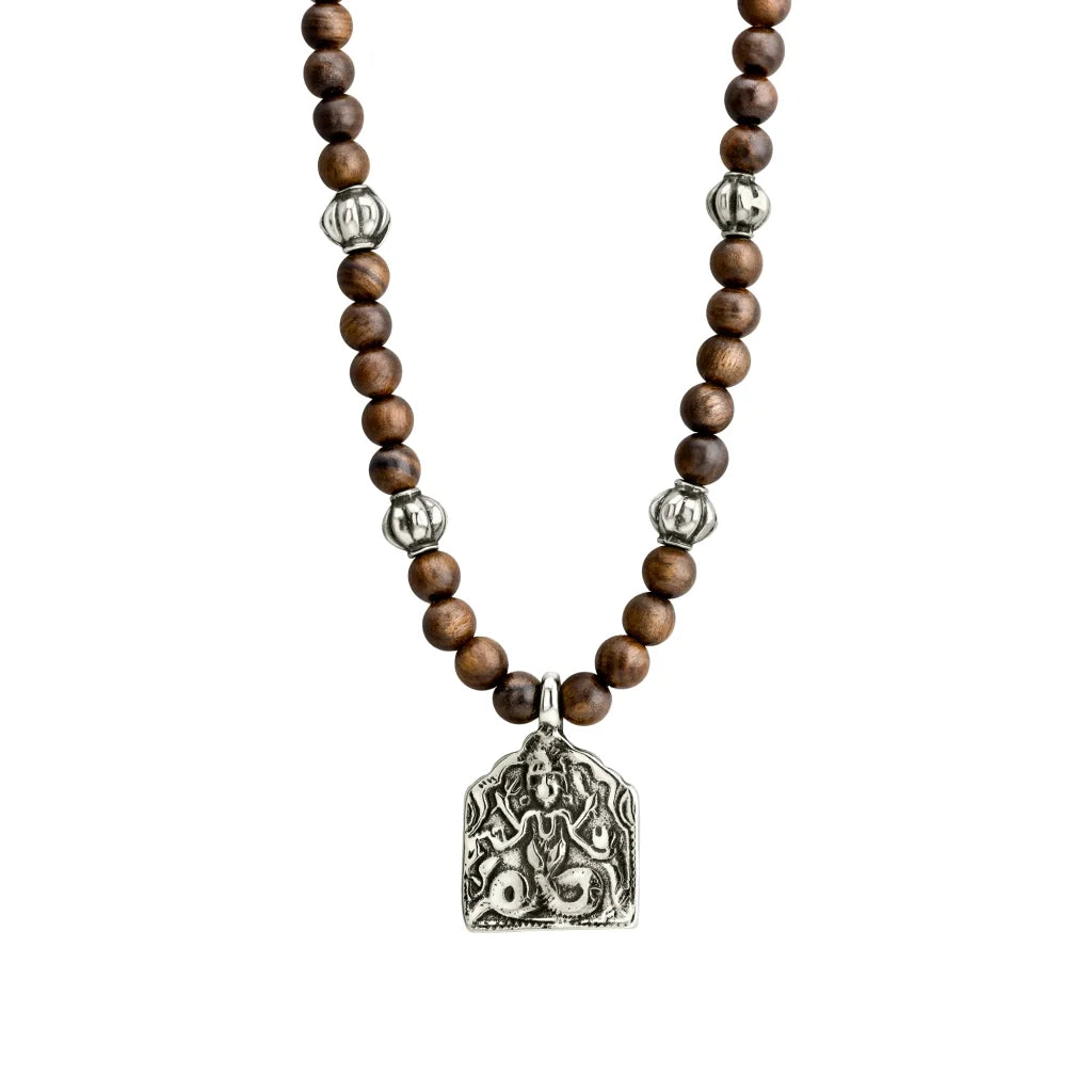 Collar de 32cm con cuentas de madera de ébano de Nepal 6mm, con esferas y dije de Durga Maa en terminado de latón o acero anticado - Joyería y bisutería fina