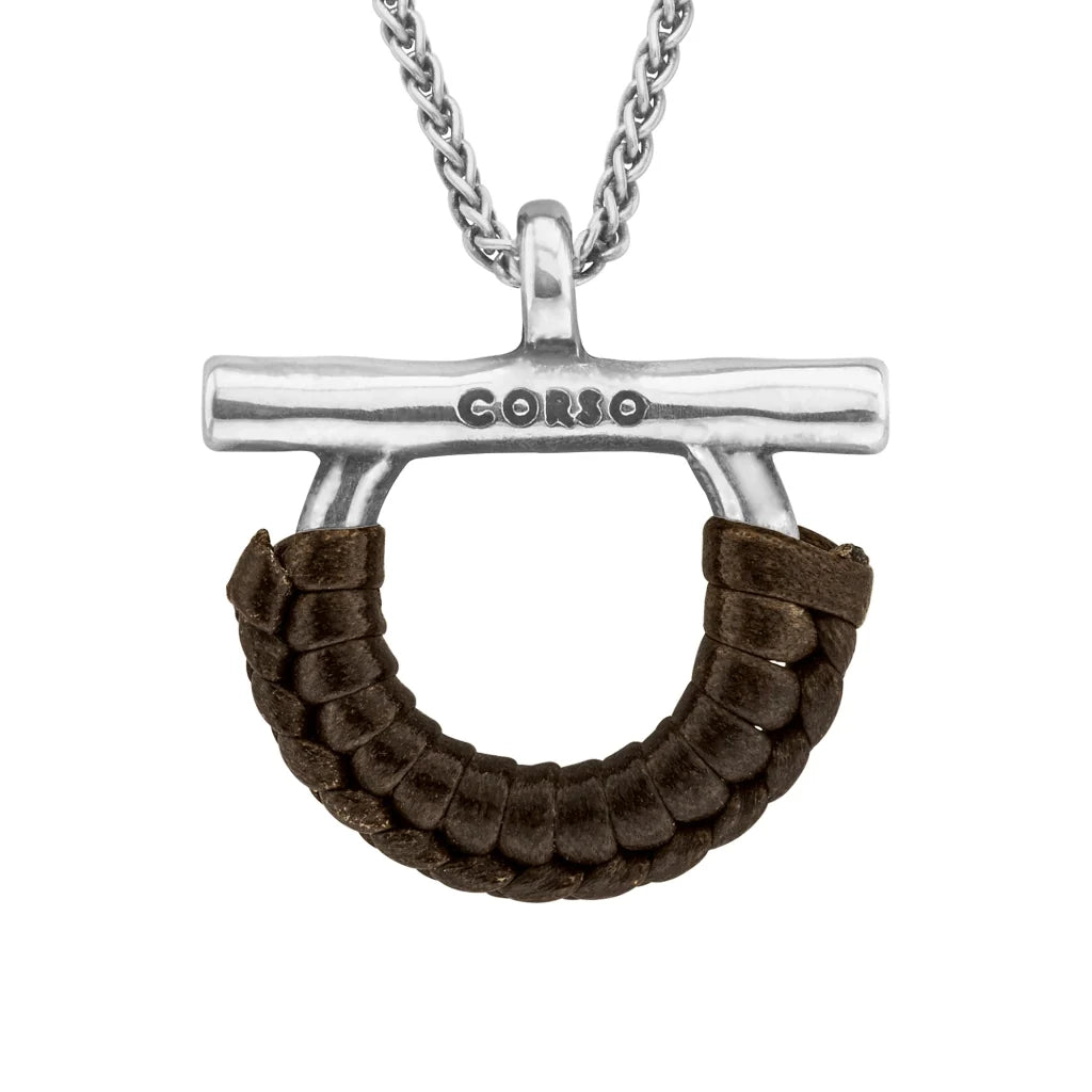 Collar de 39cm con cadena de acero inoxidable, con dije de omega en terminado de acero pulido con piel tejida - Joyería y bisutería fina