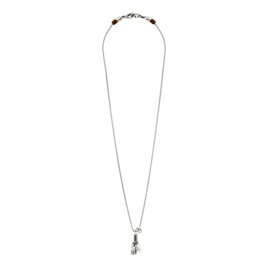 Collar de 36cm, con detalles en piel, con cadena de acero inoxidable y dije de mano en terminado de acero pulido - Joyería y bisutería fina
