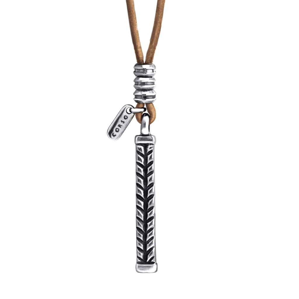 Collar de 44cm de piel natural de borrego, con dije de columna de laurel en acero - Joyería y bisutería fina