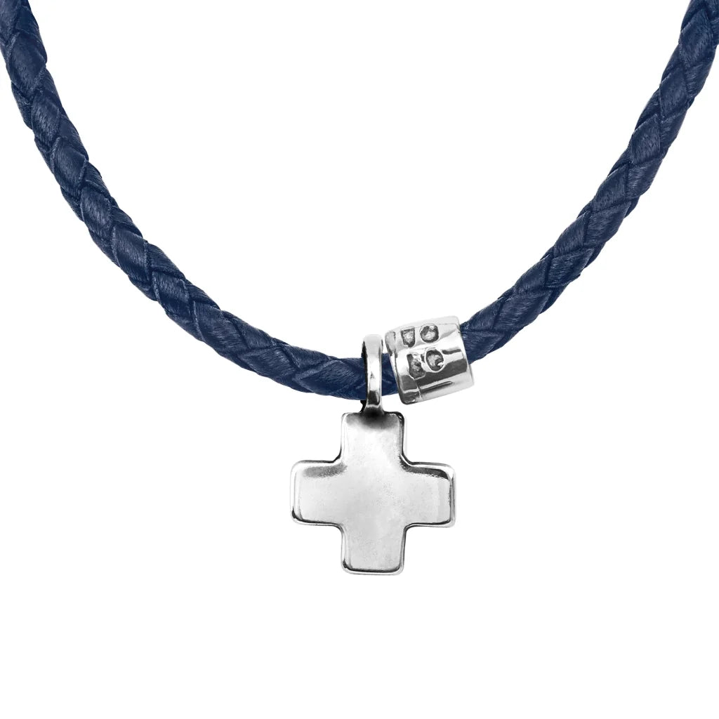 Collar de 26cm de piel natural de borrego en trenza redonda de 4 hilos, con dije de cruz en terminado de acero pulido - Joyería y bisutería fina