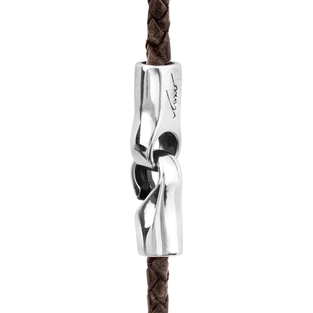 Collar de 26cm de piel natural de borrego en trenza redonda de 4 hilos, con dije de cruz en terminado de acero pulido - Joyería y bisutería fina