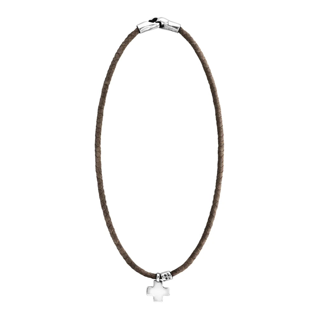 Collar de 26cm de piel natural de borrego en trenza redonda de 4 hilos, con dije de cruz en terminado de acero pulido - Joyería y bisutería fina