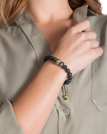 Pulsera con piedras naturales de 8mm, con cuenta central con mantras en baño de oro 22K - Joyería y bisutería fina