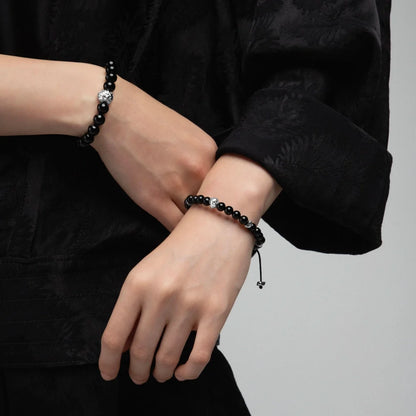 Pulsera con piedras naturales de 8mm, con cuenta central con mantras en baño de rodio - Joyería y bisutería fina