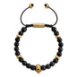Pulsera ajustable con hilo de seda, piedras 6mm, placa insignia, semillas y calavera en baño de oro de 22K - Joyería y bisutería fina