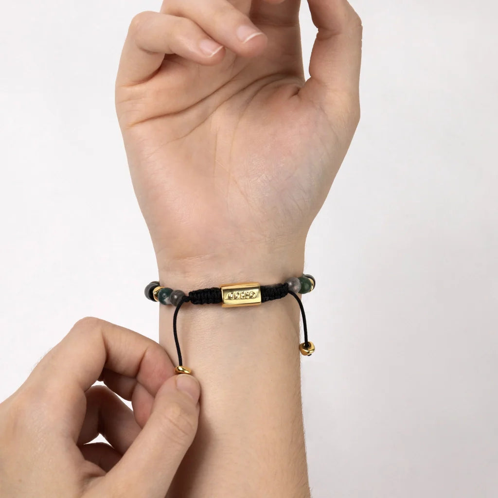 Pulsera baño de oro 22K, Cuentas central con mantra, piedras naturales de 6mm - Joyería y bisutería fina