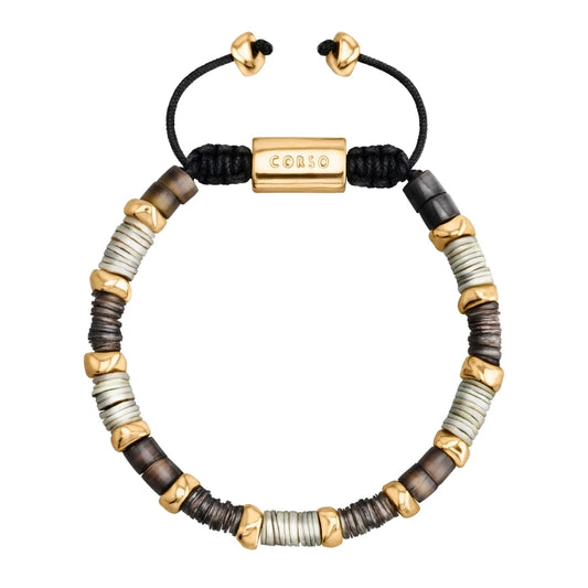 Pulsera ajustable con hilo de seda, conchas filipinas de distintos tonos, con placa con insignia Corso y semillas en baño de oro de 22K - Joyería y bisutería fina
