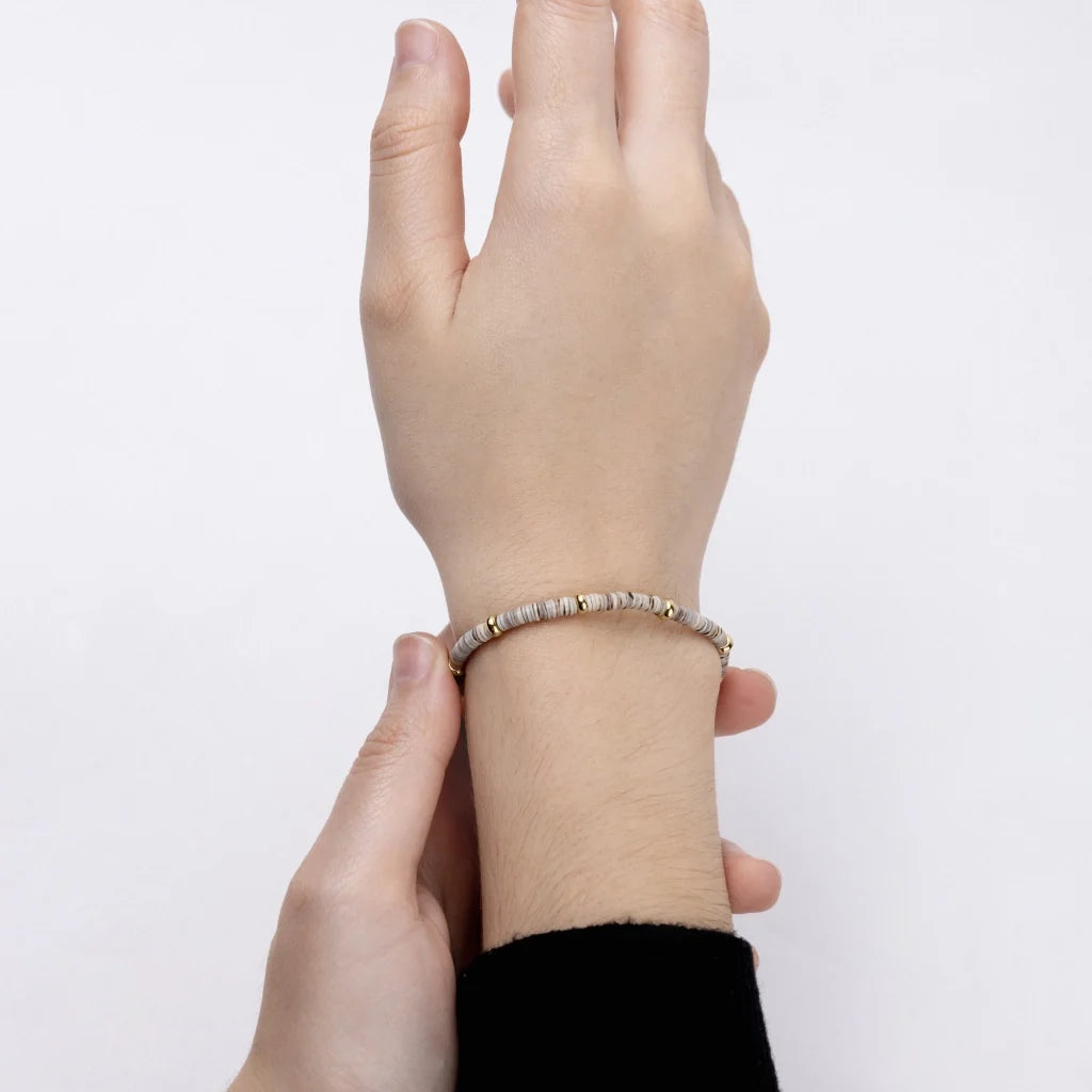 Pulsera en baño de Oro 22K, Conchas filipinas talladas a mano de 3mm - Joyería y bisutería fina