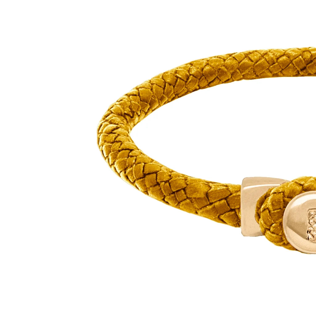 Pulsera de piel natural de borrego en trenza de ocho tiras, con broche en baño de oro 22K - Joyería y bisutería fina