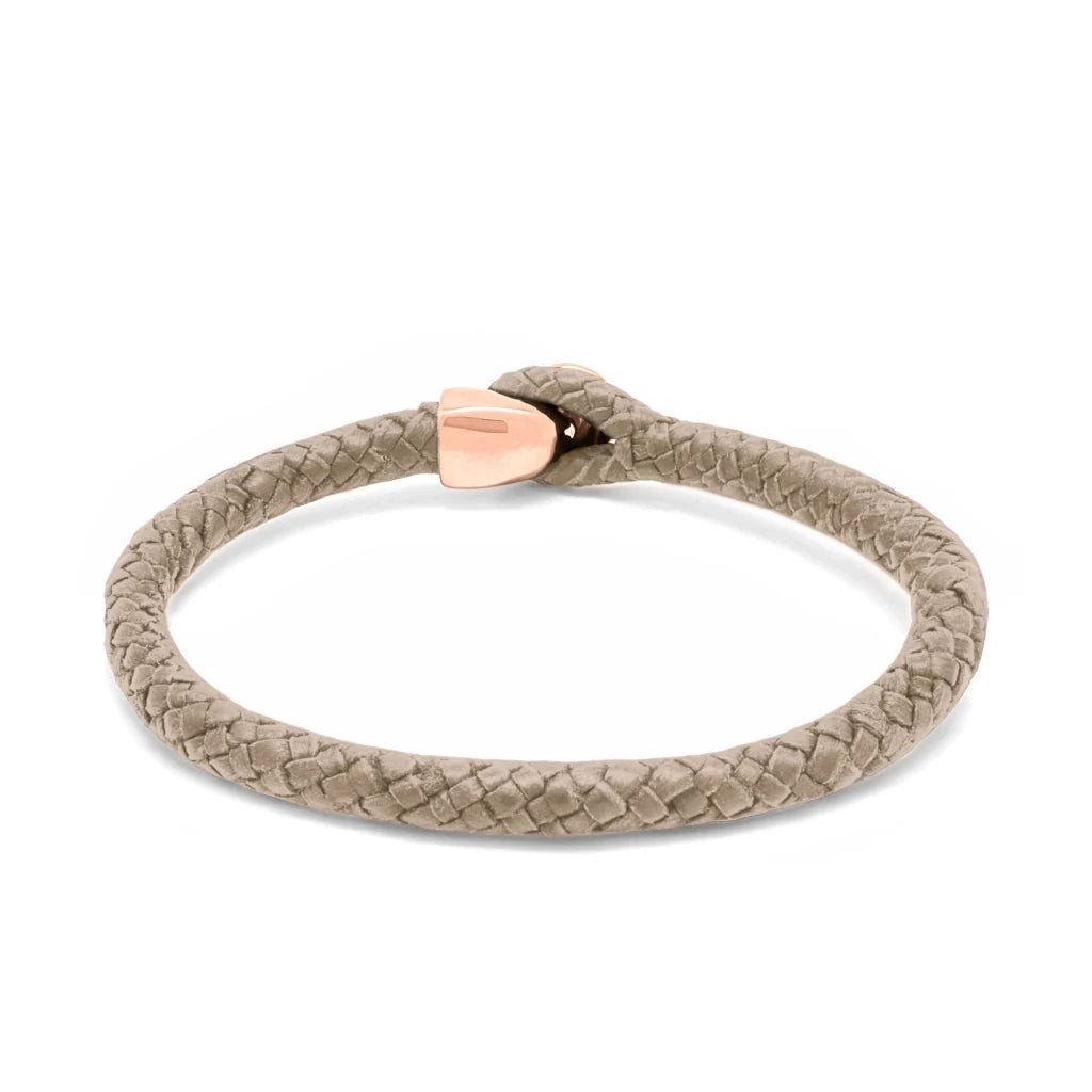 Pulsera de piel natural de borrego en trenza de ocho tiras, con broche en baño de oro rosa 22K - Joyería y bisutería fina