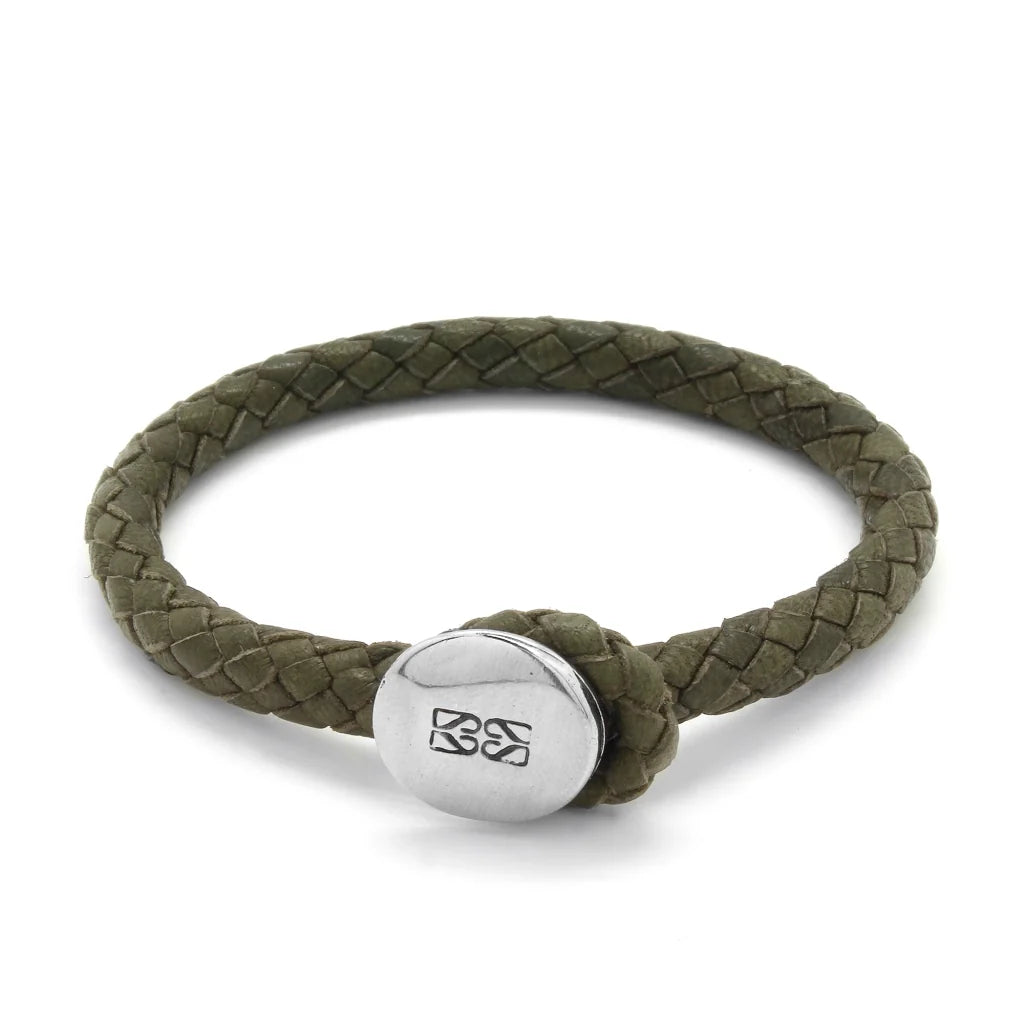 Pulsera para hombre, elaborada con piel natural de borrego trenzada y broche de botón en terminado acero - Joyería y bisutería fina