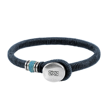 Pulsera unisex con hilo encerado, complementada con un cilindro y un broche de botón en terminado acero. Disponible en 6 colores de hilo. - Joyería y bisutería fina