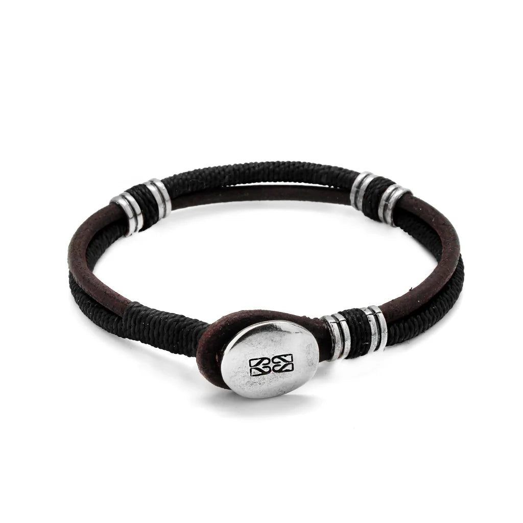 Pulsera para hombre, elaborada con piel natural de vaca, detalles en hilo encerado, cilindros y broche de botón en terminado acero - Joyería y bisutería fina