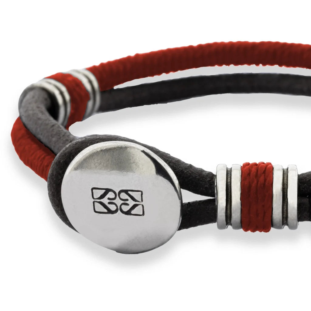Pulsera para hombre, elaborada con piel natural de vaca, detalles en hilo encerado, cilindros y broche de botón en terminado acero - Joyería y bisutería fina