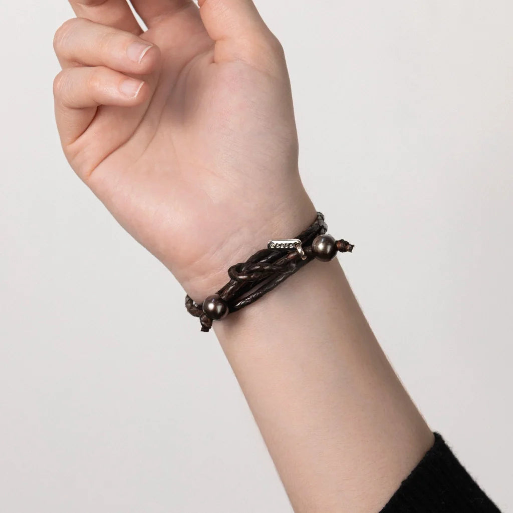 Pulsera/choker de 65cm de piel de borrego en trenza redonda de 4 hilos, con 5 perlas tahitianas 8-10mm - Joyería y bisutería fina
