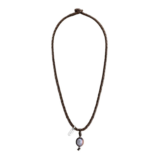 Collar choker en trenza redonda de 4 hilos, doble, de piel natural de borrego, perla tahitiana 8-10mm, con detalles en baño de plata esterlina .925 - Joyería y bisutería fina
