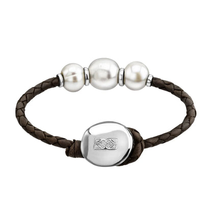 Pulsera de piel natural de borrego en trenza redonda de 4 hilos, con 3 perlas japonesas 8-10mm, con detalles y botón en baño de rodio - Joyería y bisutería fina