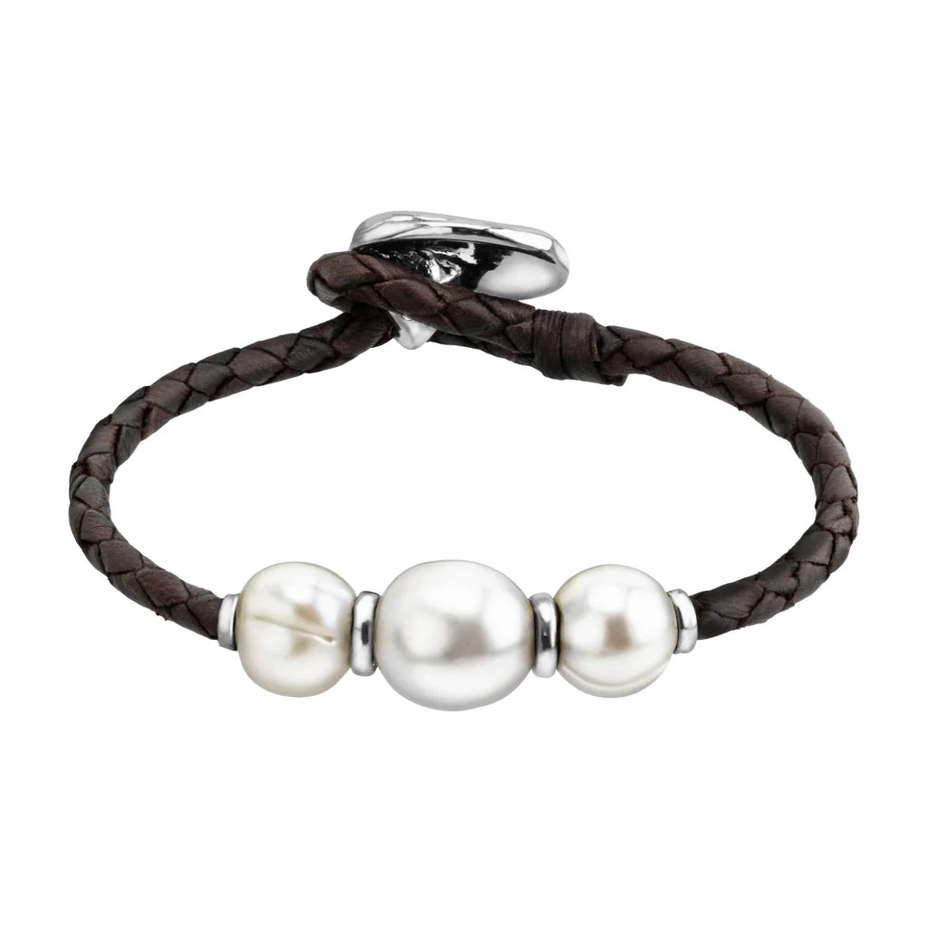 Pulsera de piel natural de borrego en trenza redonda de 4 hilos, con 3 perlas japonesas 8-10mm, con detalles y botón en baño de rodio - Joyería y bisutería fina