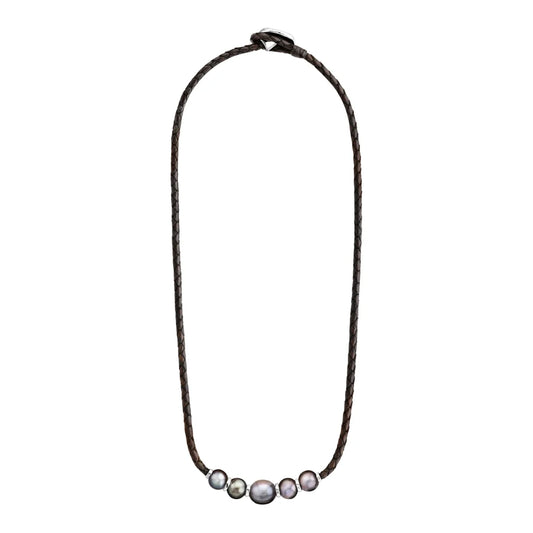 Collar choker de piel natural de borrego en trenza de 4 hilos y cierre de botón, con cinco perlas tahitianas de 8-10mm y detalles en baño de rodio - Joyería y bisutería fina