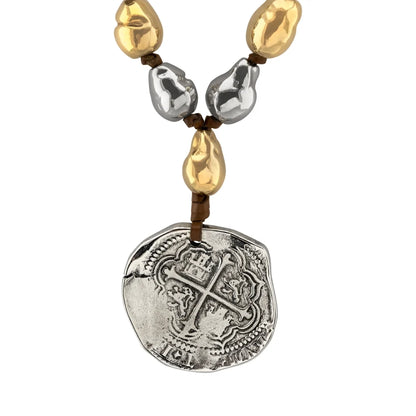 Collar de 34cm de piel de canguro, con real español colonial, con 6 perlas en baño de oro de 22K y 4 en baño de rodio - Joyería y bisutería fina