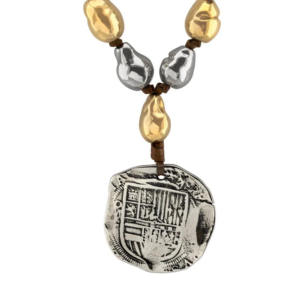 Collar de 34cm de piel de canguro, con real español colonial, con 6 perlas en baño de oro de 22K y 4 en baño de rodio - Joyería y bisutería fina