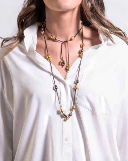 Collar de piel de canguro, con 9 perlas en baño de rodio y 18 perlas en baño de oro de 22K - Joyería y bisutería fina