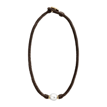 Collar choker de trenza de 4 hilos en piel de borrego, con perla japonesa 8-10mm, con detalles en baño de oro de 22K - Joyería y bisutería fina