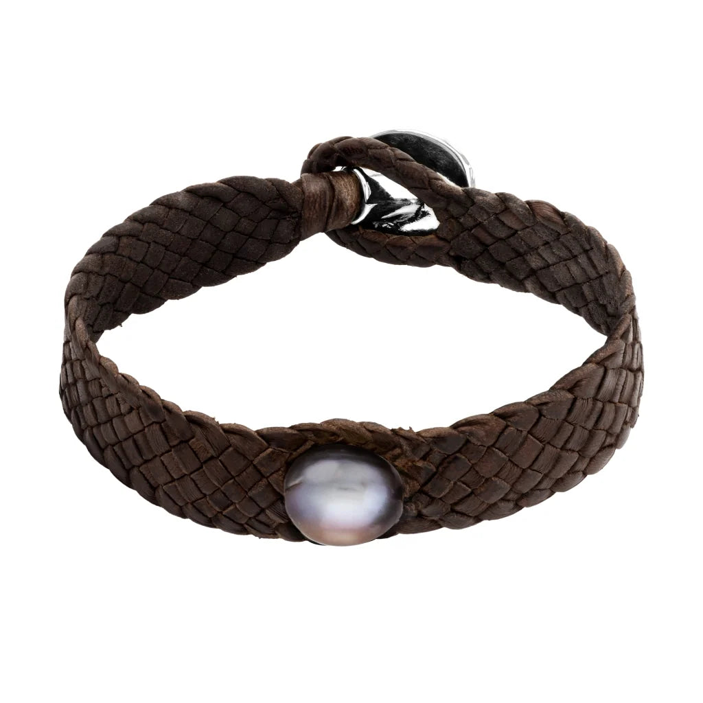 Pulsera de piel natural de borrego en trenza plana de 8 hilos con perla tahitiana y broche en baño de oro de 22K - Joyería y bisutería fina