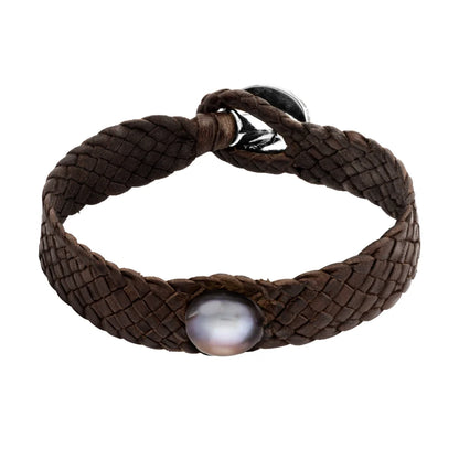 Pulsera de piel natural de borrego en trenza plana de 8 hilos con perla tahitiana y broche en baño de oro de 22K - Joyería y bisutería fina