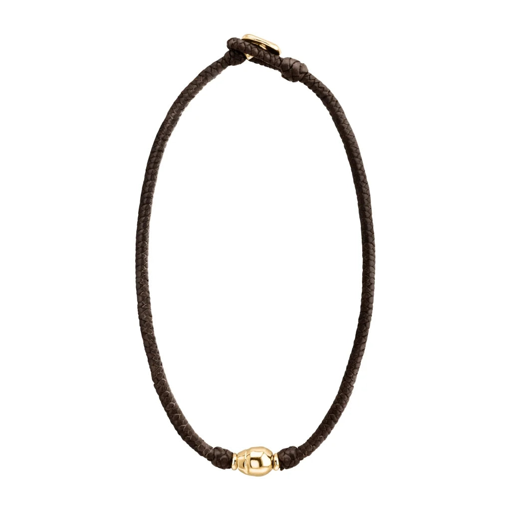Collar choker con perla central en baño de oro de 22K, con trenza de 4 hilos en piel de borrego y broche de botón - Joyería y bisutería fina