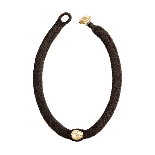 Collar choker con broche de botón, en trenza plana de 8 hilos de piel natural de borrego, perla en baño de oro de 22K - Joyería y bisutería fina