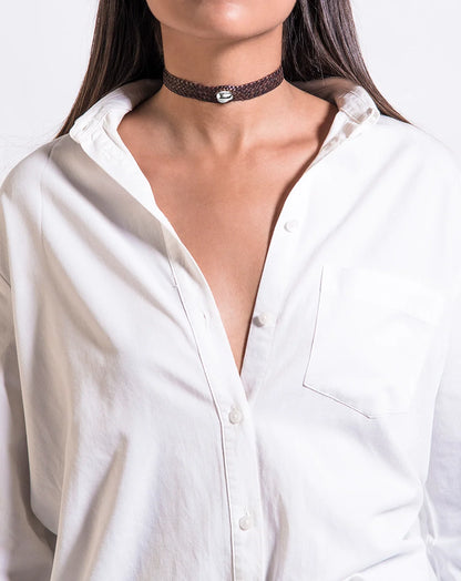 Collar choker con broche de botón, en trenza plana de 8 hilos de piel natural de borrego, perla en baño de rodio - Joyería y bisutería fina