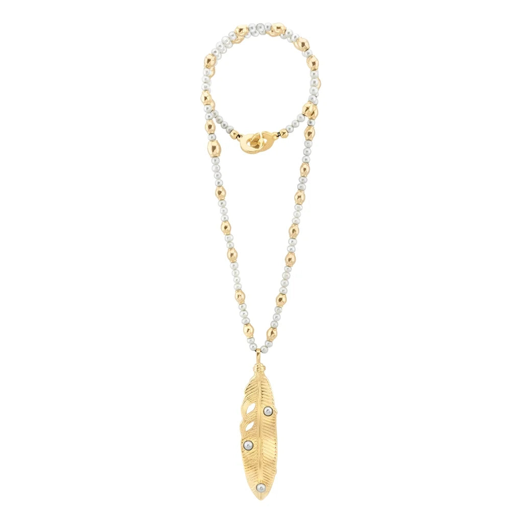 Collar con dije de pluma en baño de oro 22K, rodio u oro rosa 22K con perlas japonesas de 5mm incrustadas con 54.5cm de largo - Joyería y bisutería fina