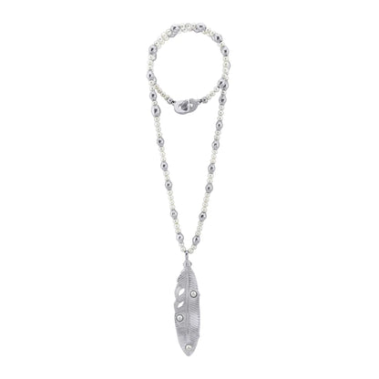 Collar con dije de pluma en baño de oro 22K, rodio u oro rosa 22K con perlas japonesas de 5mm incrustadas con 54.5cm de largo - Joyería y bisutería fina