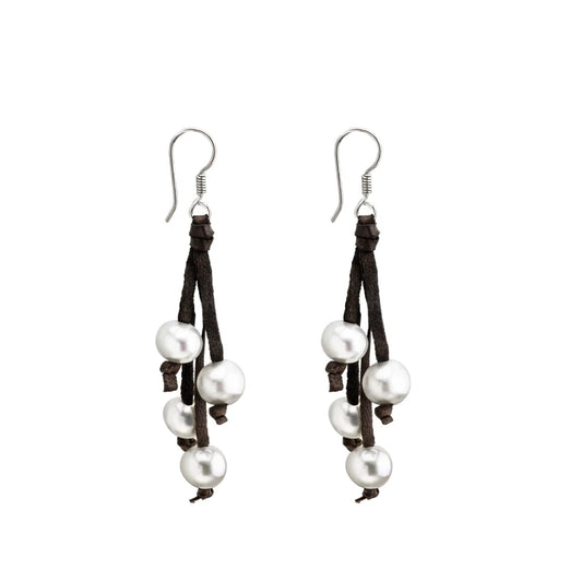 Aretes de 5cm de piel natural de borrego, con detalles en plata .925 con 4 perlas japonesas 8-10mm - Joyería y bisutería fina