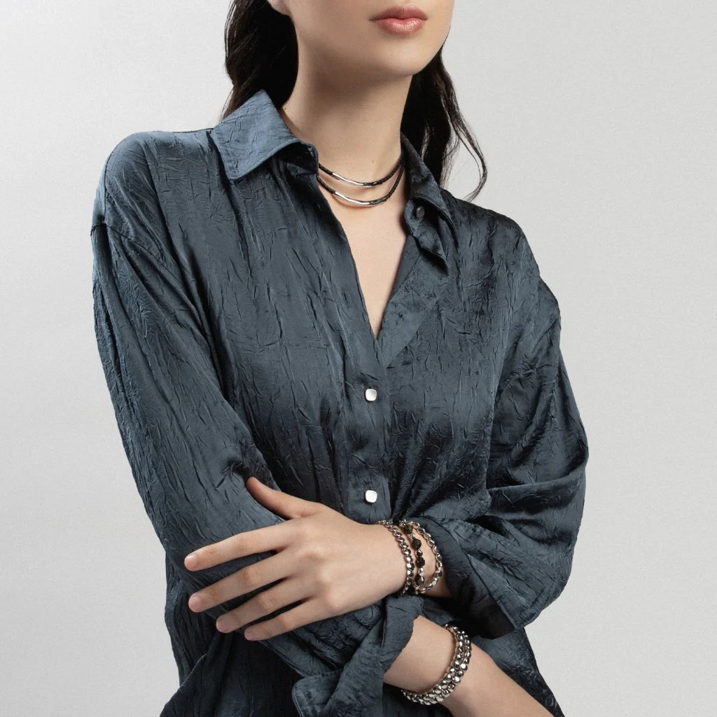 Pulsera de piel natural de borrego trenzada, con broche y cuentas geométricas en baño de rodio - Joyería y bisutería fina