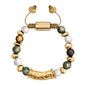 Pulsera ajustable con hilo de seda, piedras de 8mm, con detalle tubular barroco, lunetas e insignia en baño de oro de 22K - Joyería y bisutería fina