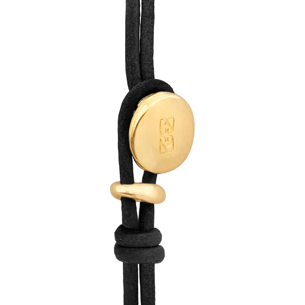 Pulsera de piel natural española, con detalles y broche de botón en baño de oro 22K - Joyería y bisutería fina