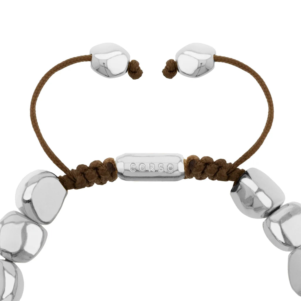 Pulsera con lunetas inspiradas en la forma de piedras del mar, con placa insignia corso en baño de rodio, con hilo de seda ajustable - Joyería y bisutería fina