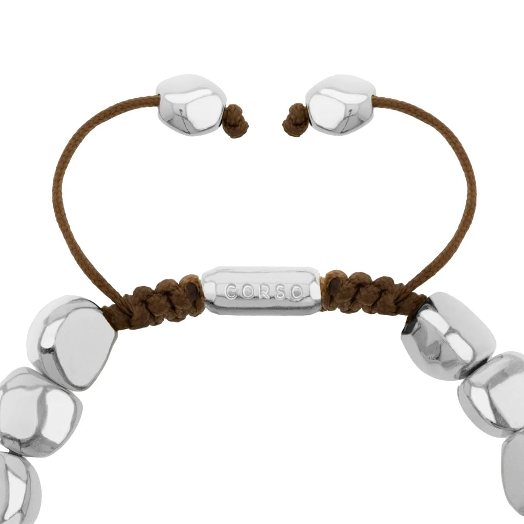 Pulsera con lunetas inspiradas en la forma de piedras del mar, con placa insignia corso en baño de rodio, con hilo de seda ajustable - Joyería y bisutería fina