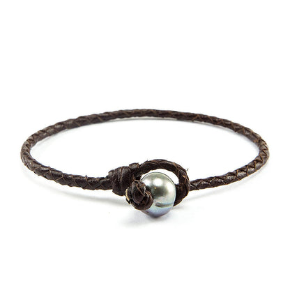 LONELY BLACK PEARL