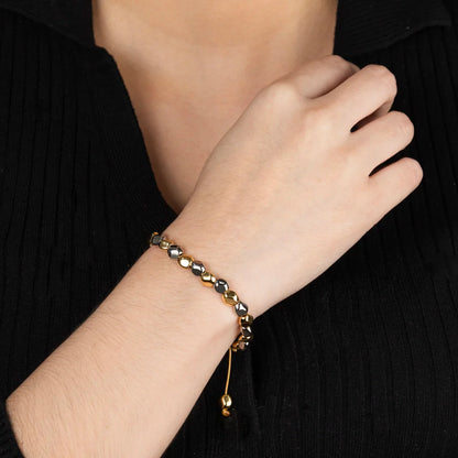 Pulsera ajustable con hilo de seda, insignia Corso y cuentas facetadas en baño de oro 22K y rodio - Joyería y bisutería fina
