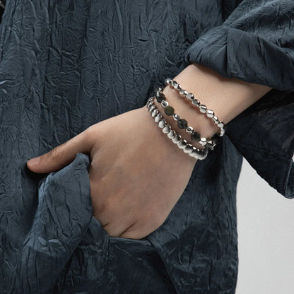 Pulsera ajustable con hilo de seda, insignia Corso y cuentas facetadas en baño de rodio - Joyería y bisutería fina