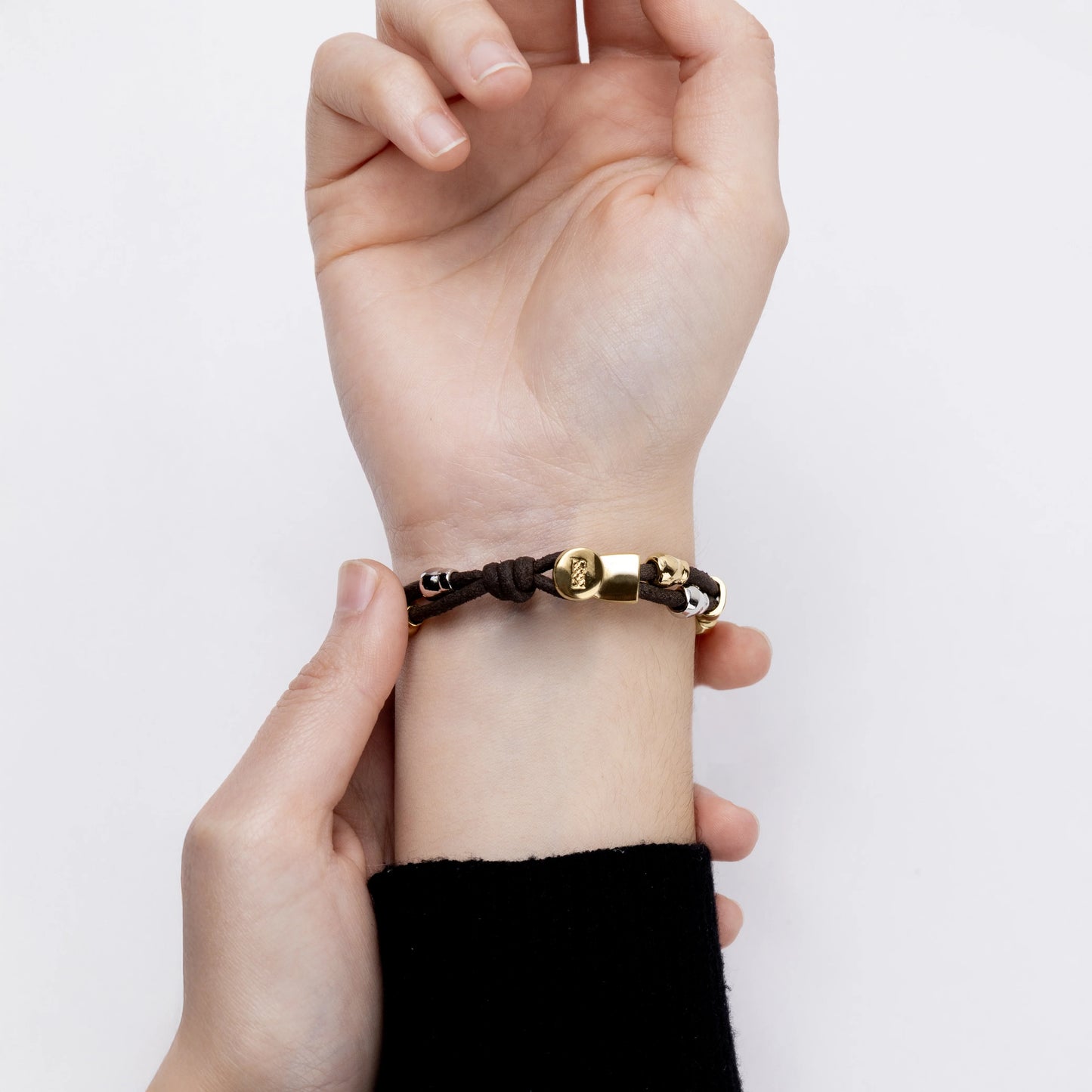 Pulsera baño de Oro 22K, piel española, baño de rodio, perlas - Joyería y bisutería fina