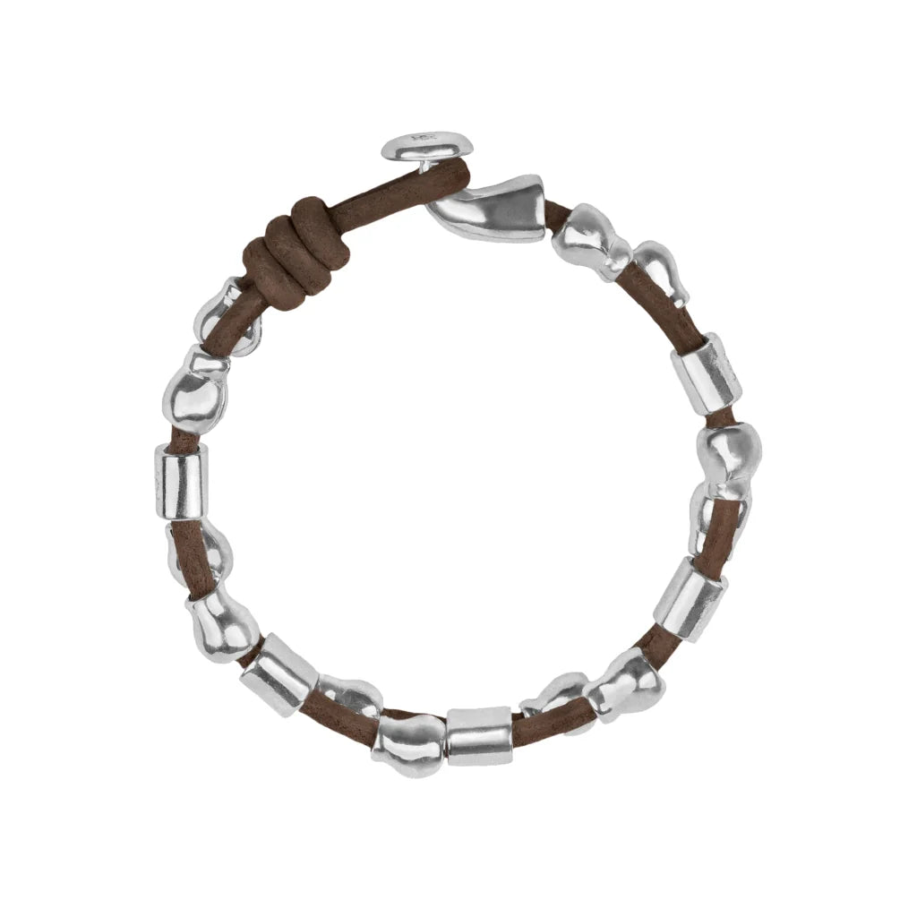 Pulsera de piel natural española, con detalles, broche y perlas en baño de rodio - Joyería y bisutería fina