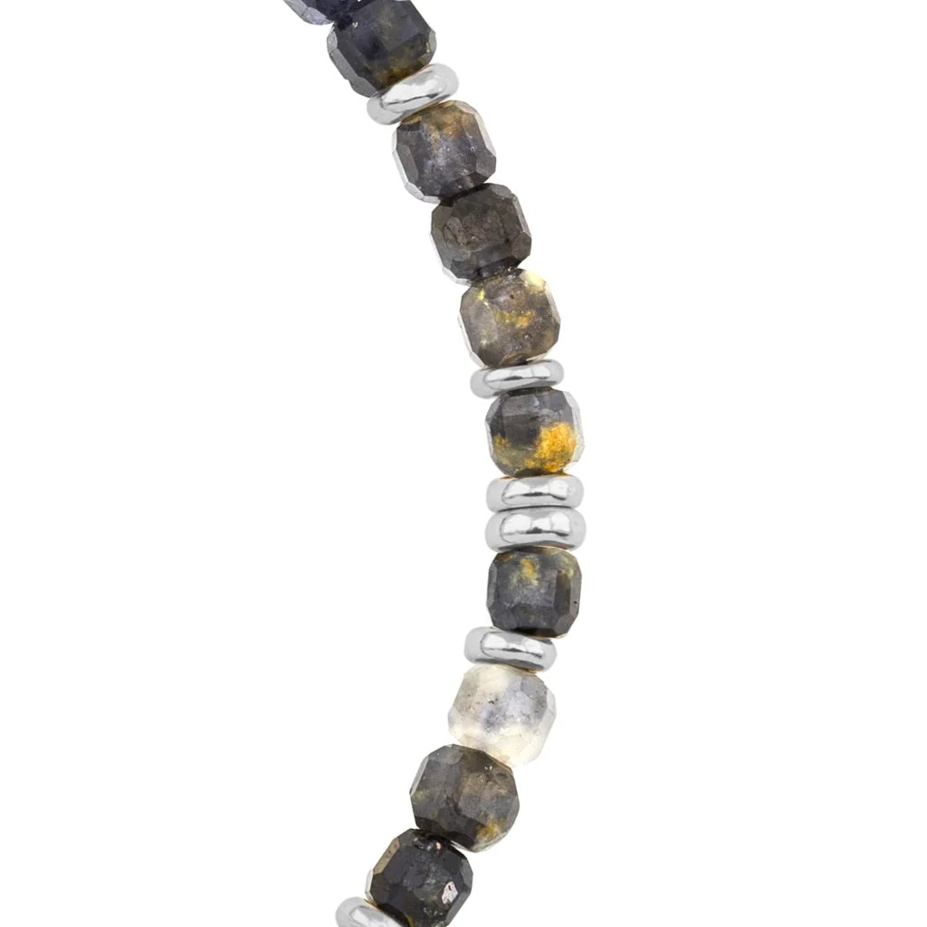 Pulsera con piedras en cubo facetado 4mm, con placa con insignia Corso y mini donas de baño de rodio - Joyería y bisutería fina