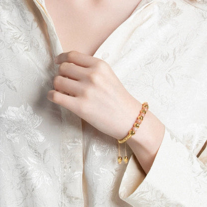 Pulsera con piedras naturales de 6mm, con donas y cuentas geométricas en baño de oro 22K - Joyería y bisutería fina