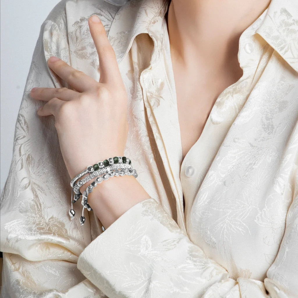 Pulsera con piedras naturales de 6mm, con donas y cuentas geométricas en baño de rodio - Joyería y bisutería fina