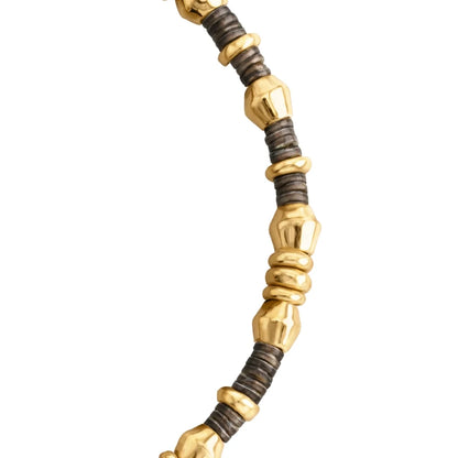 Pulsera ajustable con conchas filipinas de 3mm talladas a mano, intercaladas con cuentas bañadas en oro 22K - Joyería y bisutería fina